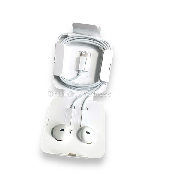 NIB Apple Wired EarPods with Lightning Connector - Picture 10 of 10